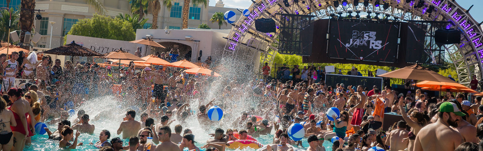 las vegas beach clubs